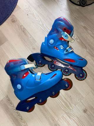 Patines en línea azules para niños