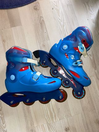 Patines en línea azules para niños