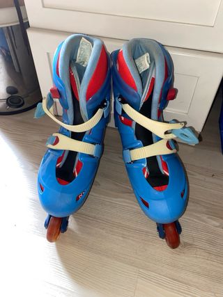 Patines en línea azules para niños