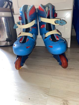 Patines en línea azules para niños