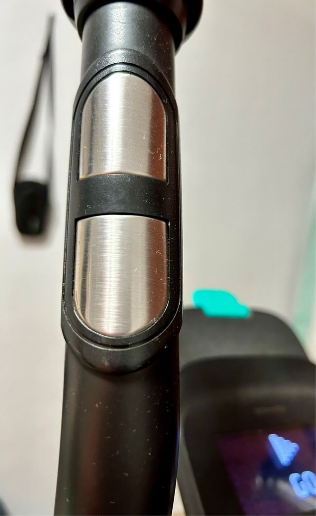 Elíptica gris y negra electrica