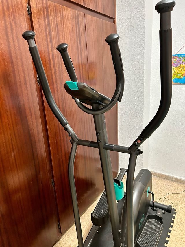 Elíptica gris y negra electrica