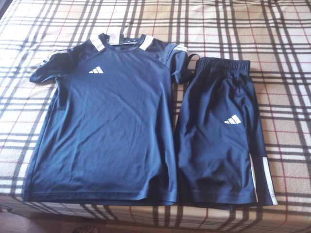 Conjunto deportivo Adidas azul