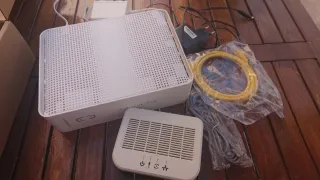 Router WiFi y Adaptador de Corriente
