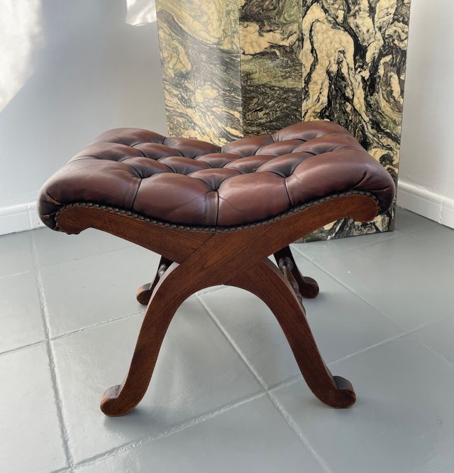 Apoio para os pés em pele Valenti Cardinal