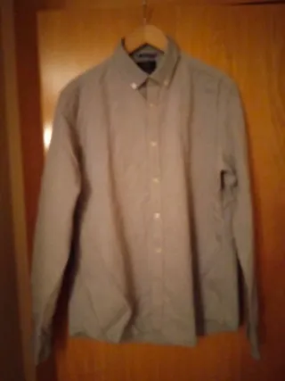 Camisa gris claro