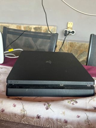 PlayStation 4 Slim Negra