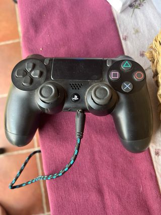 PlayStation 4 Slim Negra