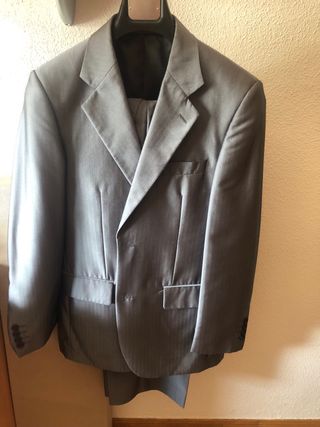 Traje de caballero gris