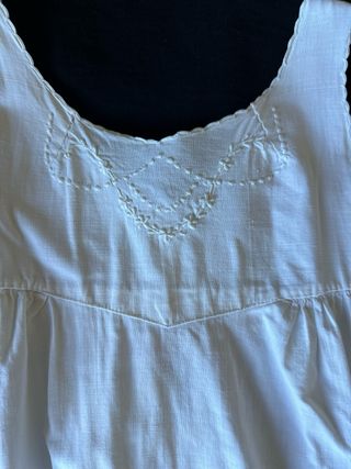 Vestido antiguo bordado