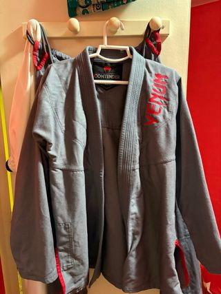 Kimono BJJ Venum Gris y Rojo TALLA A2,5