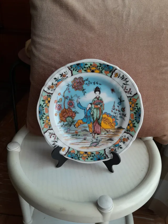 Plato de porcelana vintage decorado