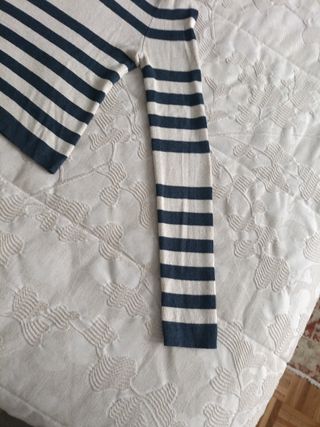 Camiseta de rayas azul y blanco