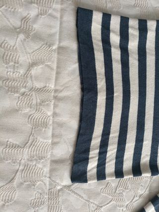 Camiseta de rayas azul y blanco