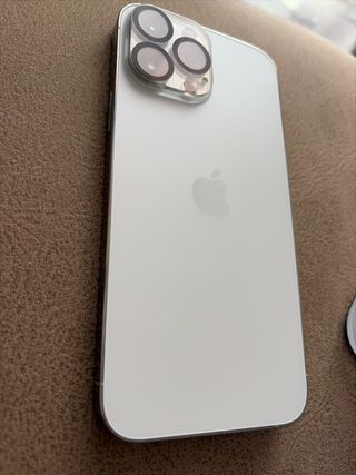 iPhone 13 Pro Max + funda y cable