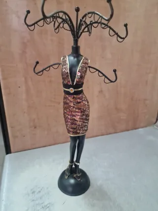 Muñeca joyero con vestido de lentejuelas