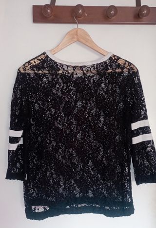 Camiseta encaje negro con rayas