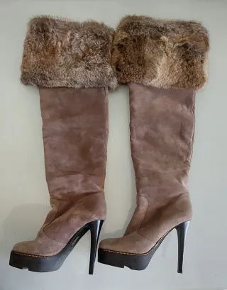Stivali alti con pelliccia