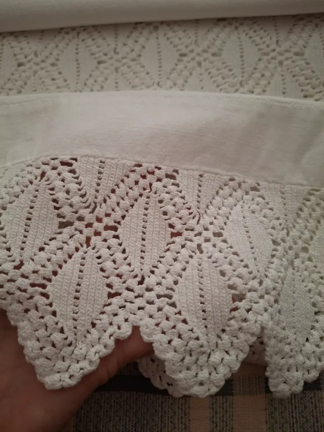 Sábana Matrimonio Bordada Mano Flores lilas