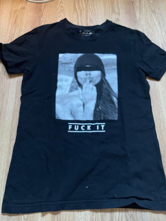 Camiseta Mister Tee Negra con Estampado