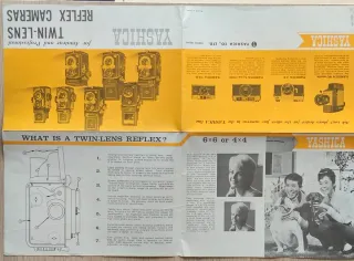 Brochure sulle fotocamere reflex a doppio obiettivo Yashica