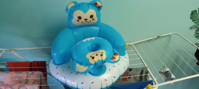 Sillón hinchable bebé azul de Amazon usado una vez