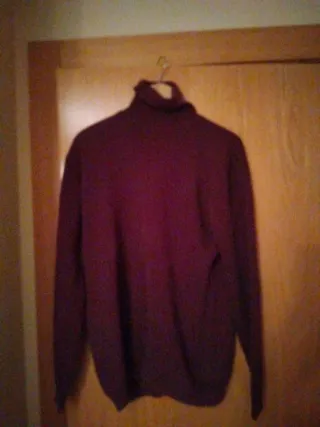 Jersey cuello alto morado