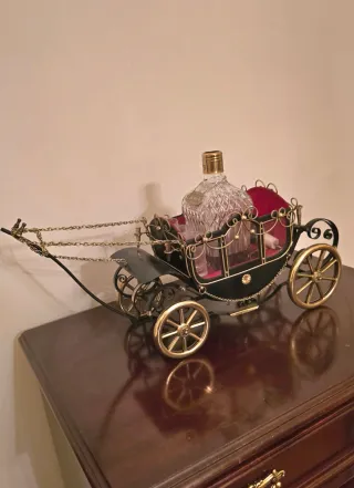 Carroza Miniatura Licorera Antigua metal