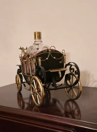 Carroza Miniatura Licorera Antigua metal