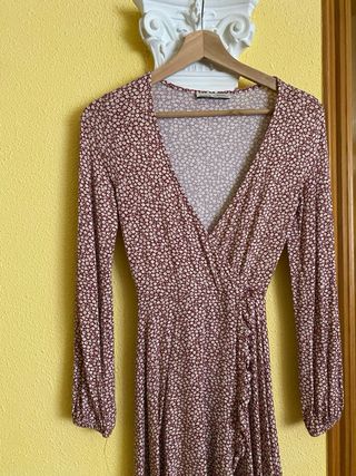 Vestido Pull and Bear floral marrón talla XS