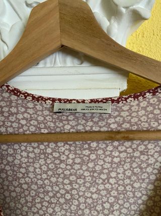 Vestido Pull and Bear floral marrón talla XS