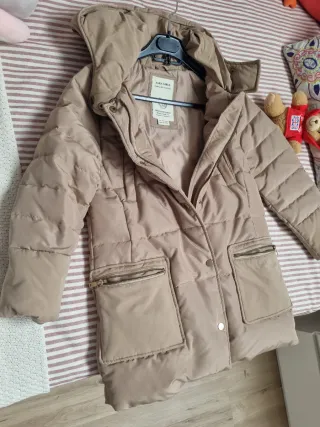 Abrigo acolchado Zara Girls beige
