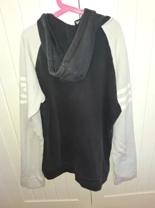 Sudadera Adidas Negra y Blanca