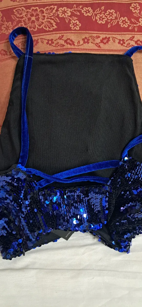 Top lentejuelas azul brillante