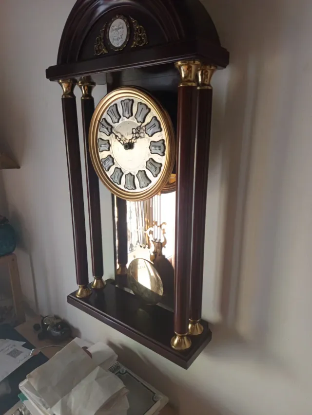 Reloj de pared péndulo madera y latón