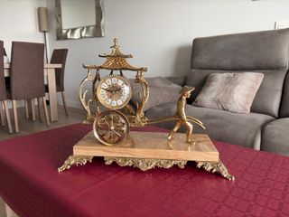 Reloj de sobremesa decorativo mármol y bronce.