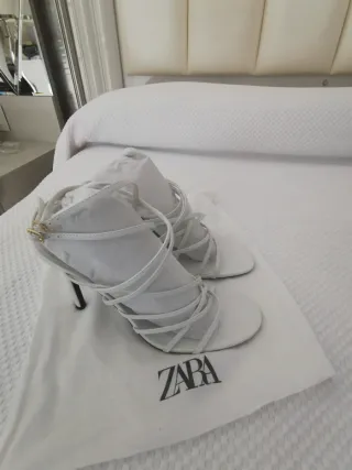 Sandalias de tacón blancas Zara