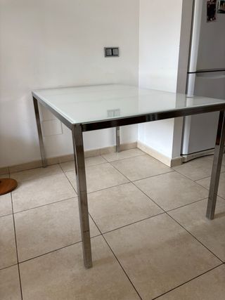 Mesa de comedor cristal y metal