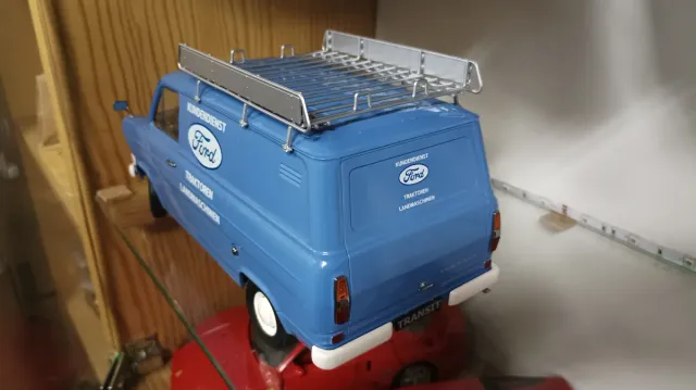 Ford Transit 1/18