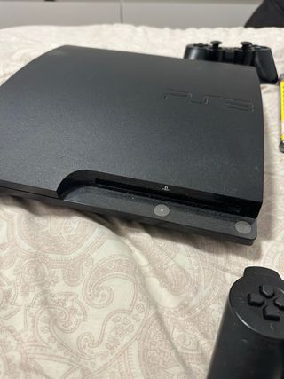 Consola PlayStation 3 con juegos y mandos