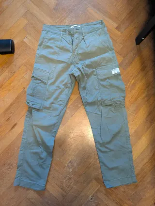 Pantalón cargo Zara verde oliva