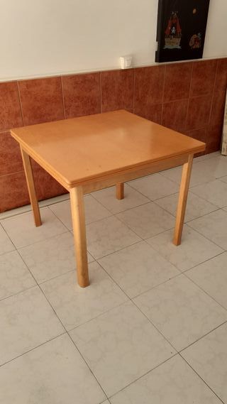 Mesa de madera de 90x90 extensible a 180x90