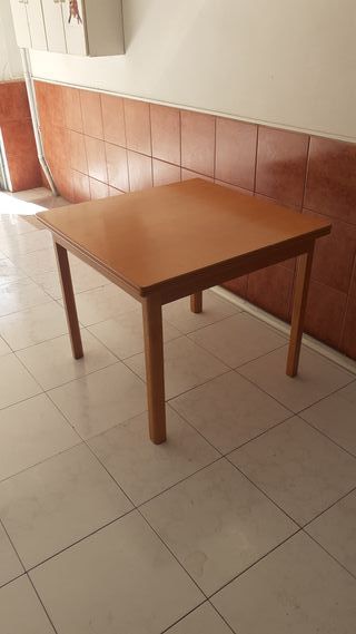 Mesa de madera de 90x90 extensible a 180x90