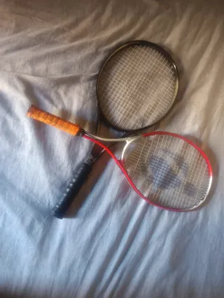 Raquetas Inesis 145 y Dunlop Black Max.