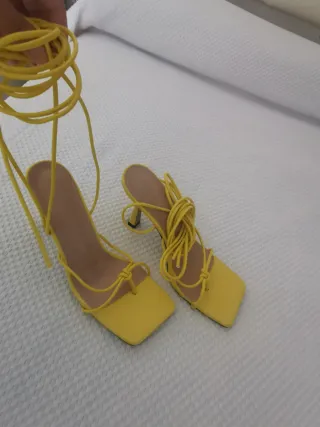 Sandalias amarillas Shein tacón atadas nuevas
