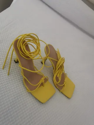 Sandalias amarillas Shein tacón atadas nuevas