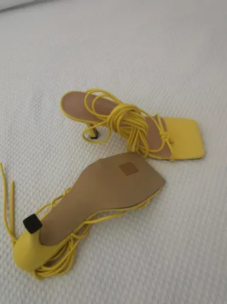 Sandalias amarillas Shein tacón atadas nuevas