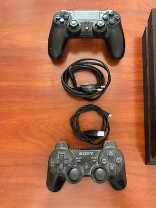 PS4 (PlayStation 4) Negra + Accesorios y Juegos