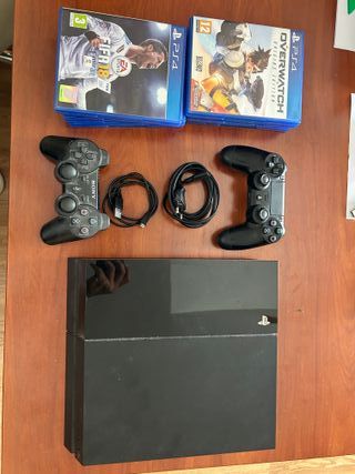 PS4 (PlayStation 4) Negra + Accesorios y Juegos