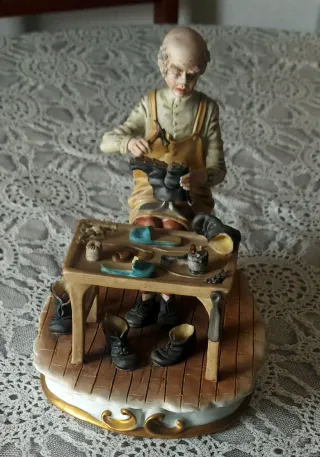 Figura Sastre Zapatero Porcelana Italiana Capodimo